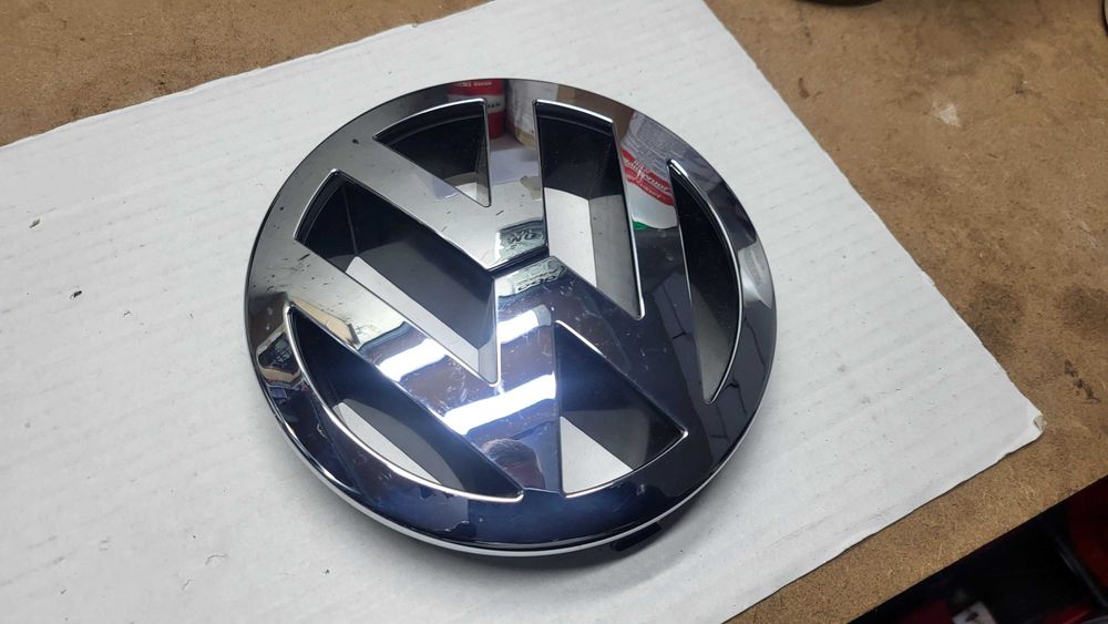Emblemat Znaczek Logo VW PRZÓD do Atrapy GRILLA Touareg 7L6 LIFT