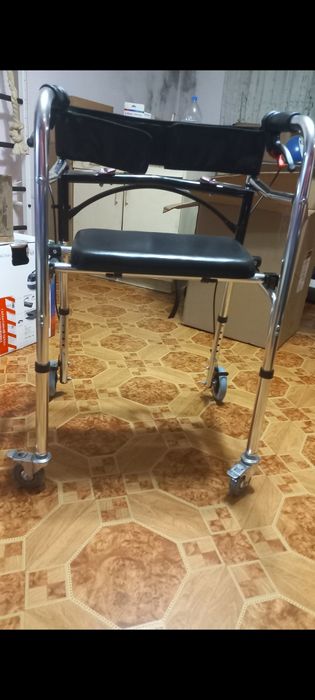 Ходунки на колесах . Нові.