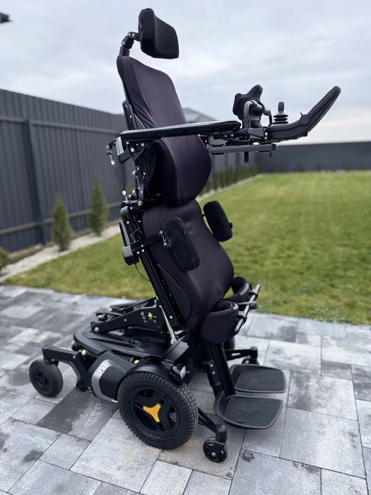 Permobil F5 з вертикалізатором.