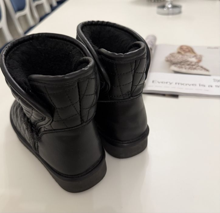 Уггі з натуральноі шкіри ,утеплювач вовна