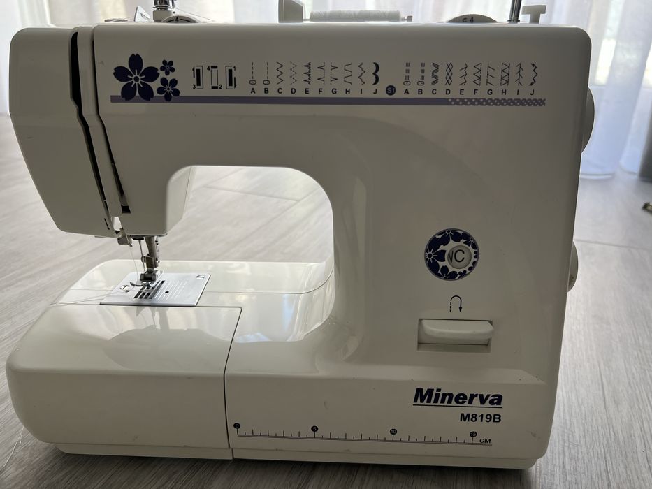 Продам швейну машинку Minerva M819B, практично нова