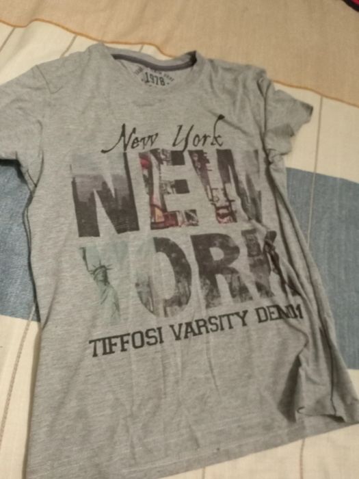 Três t-shirts de menino