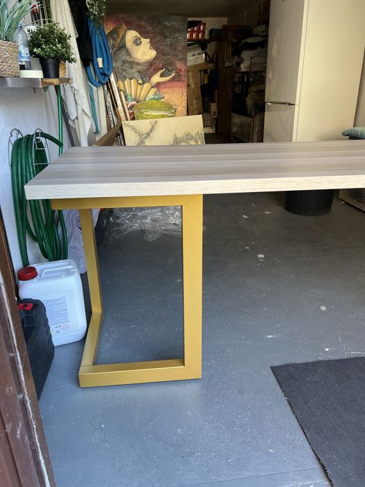 Mesa, com varias utilidades