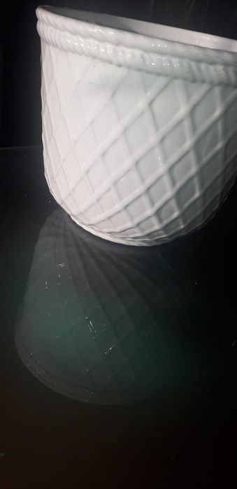 Vaso decorativo em loiça trabalhado