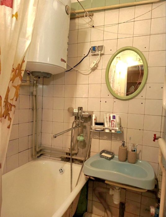 Продам 2 х ком квартиру. Матросова.
