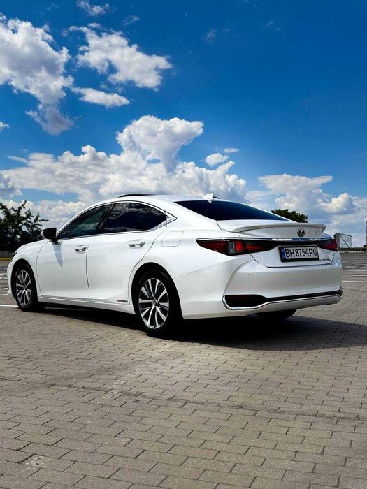 Lexus ES 2021 300h e-CVT