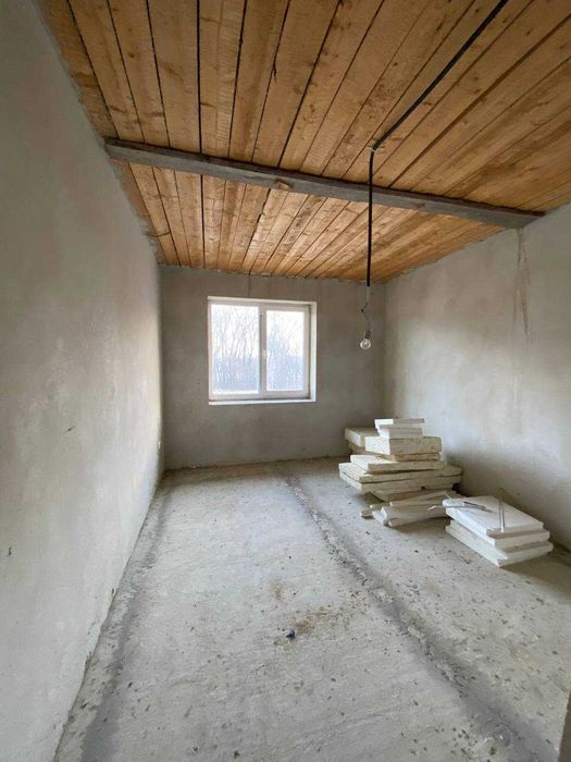 Продається будинок з зем діл в затишній місцевості готовий до ремонту