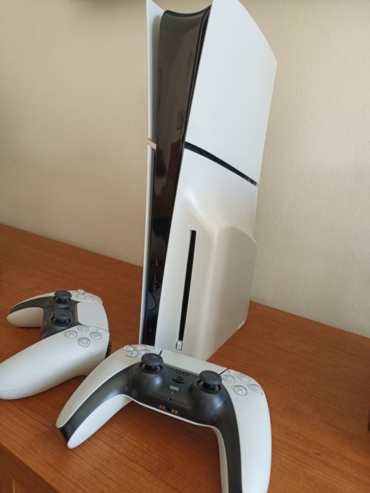 PS5 + 2 Comandos PS5 + OFERTA Jogo  FC 26