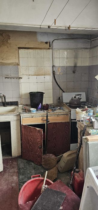 2 кім. квартира зі своїм  АГВ , палісадником та гаражем