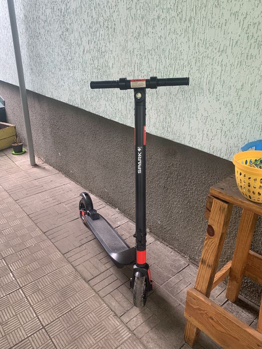 Продам електросамокат спарк в идеальном состояние