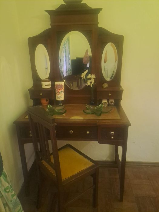 Toucador em bom estado sem cadeira