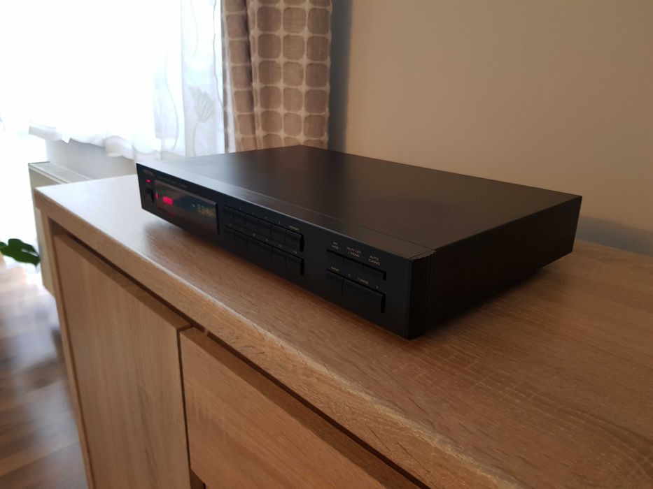 Rotel RT-950bx - klasyczny tuner stereo AM/FM