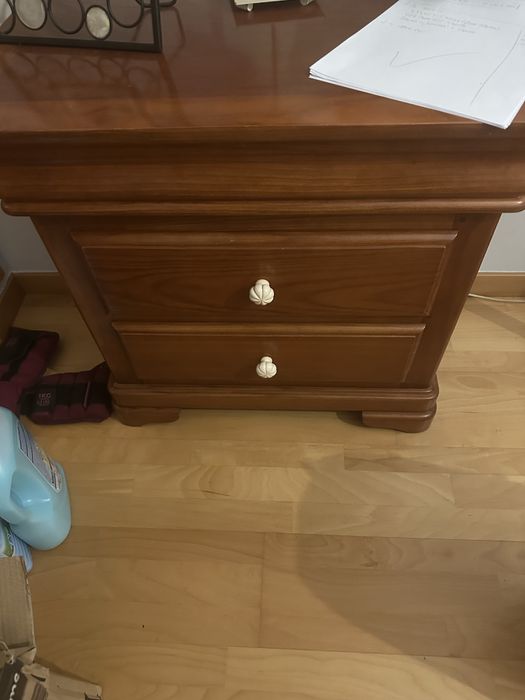 Mesas de cabeceira de cerejeira