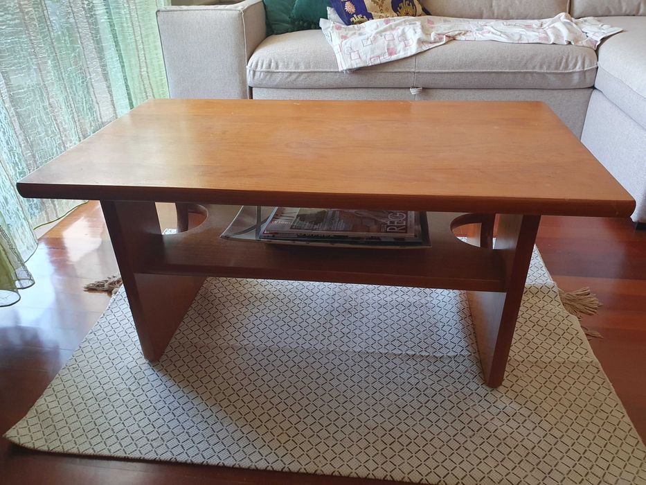 Mesa de sentro como nova