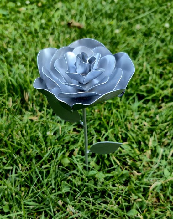 Róża ze stali nierdzewnej