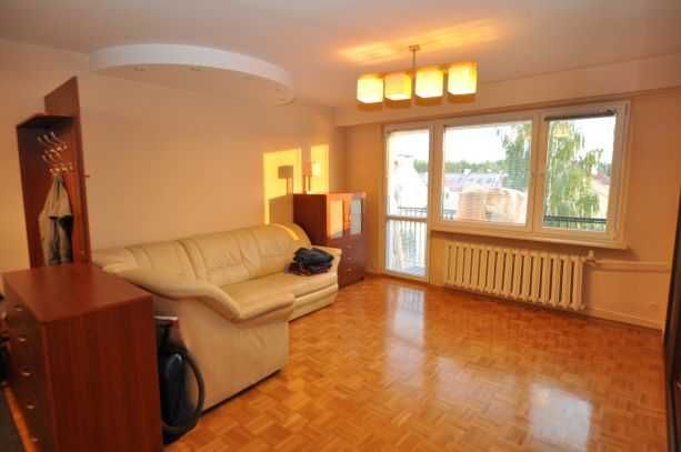 4 pokojowe mieszkanie 77m2. Centrum Tarchomina.