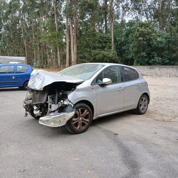 Peugeot 208 I 1.2 de 2014  – Peças Usadas (9971)