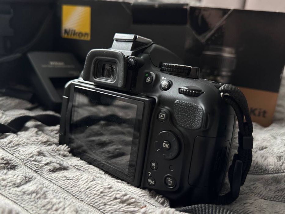 Продам зеркальный фотоапарт Nikon D5200