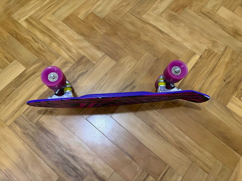 Skate Cruiser de Plástico 22" Roxo, rodas rosa, pronto a andar