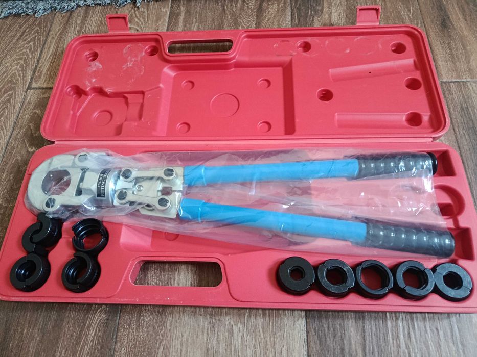 Alicate manual de cravar tubos