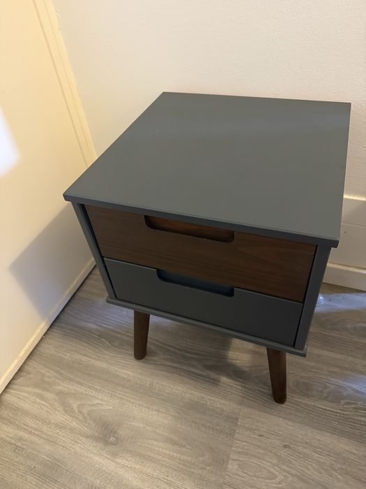 Mesa de cabeceira da conforama