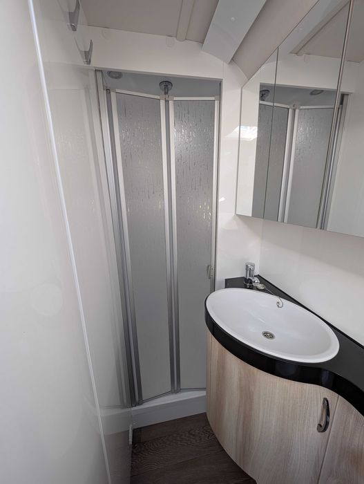 Caravana Hobby De Luxe 495 WFB 2025 (Excelente estado/Como nova)