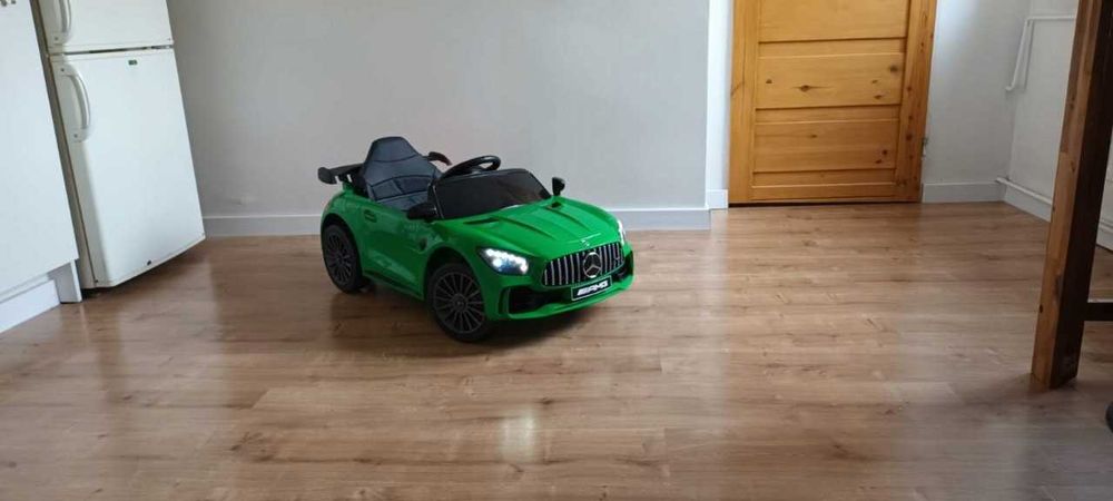 Samochód na akumulator Mercedes GTR-S z pilotem – Prezent dla Dziecka