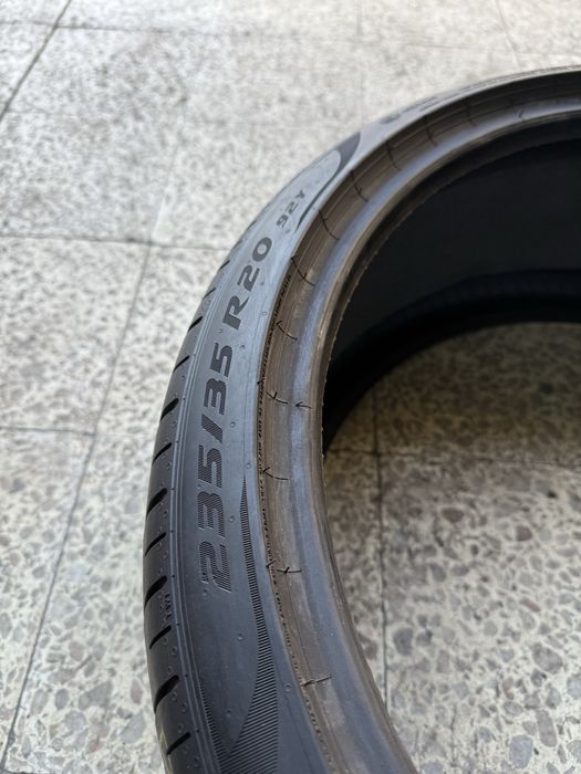 Pneus semi-novos 235/35R20