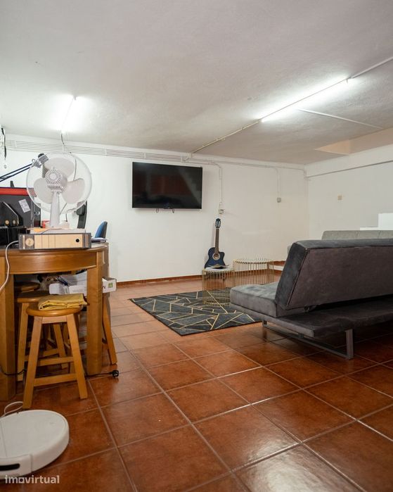 Moradia Bifamiliar Duplex com Garagem, e Quintal Privado em  Foz Côa