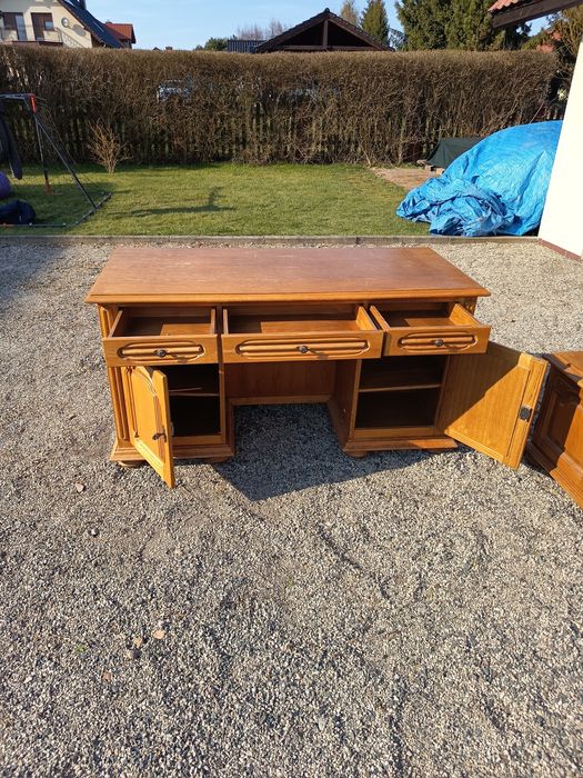 Biurko drewniane– biurko klasyczny styl