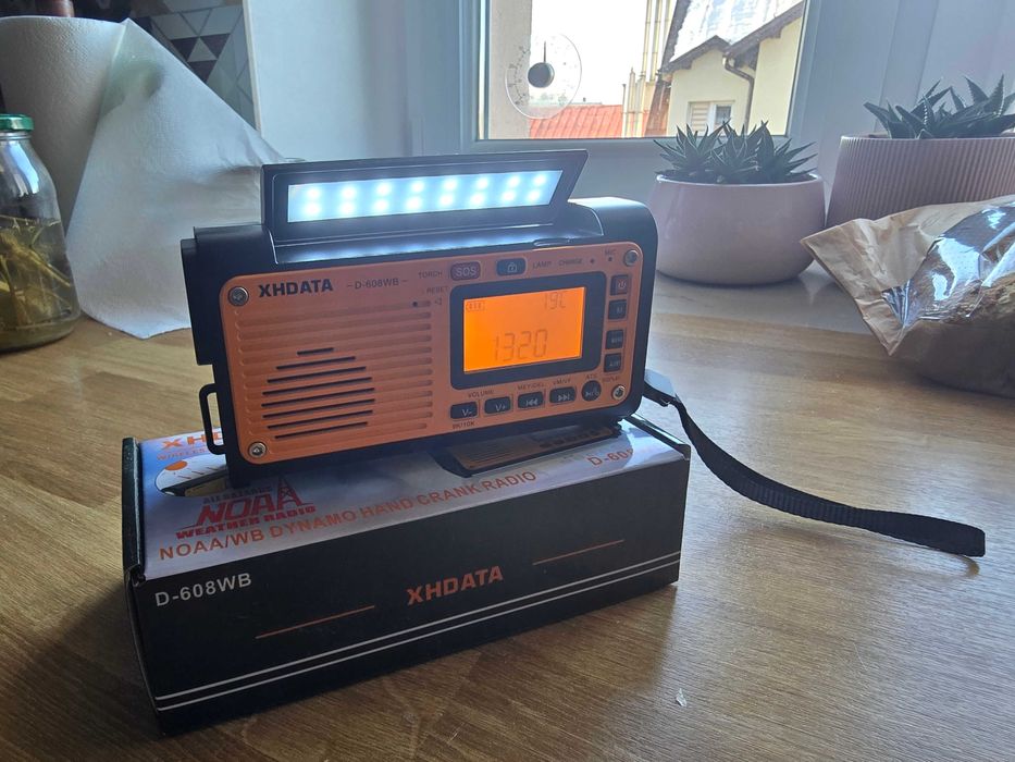 XHDATA D608WB Super Radio Awaryjne Solar Korba USB