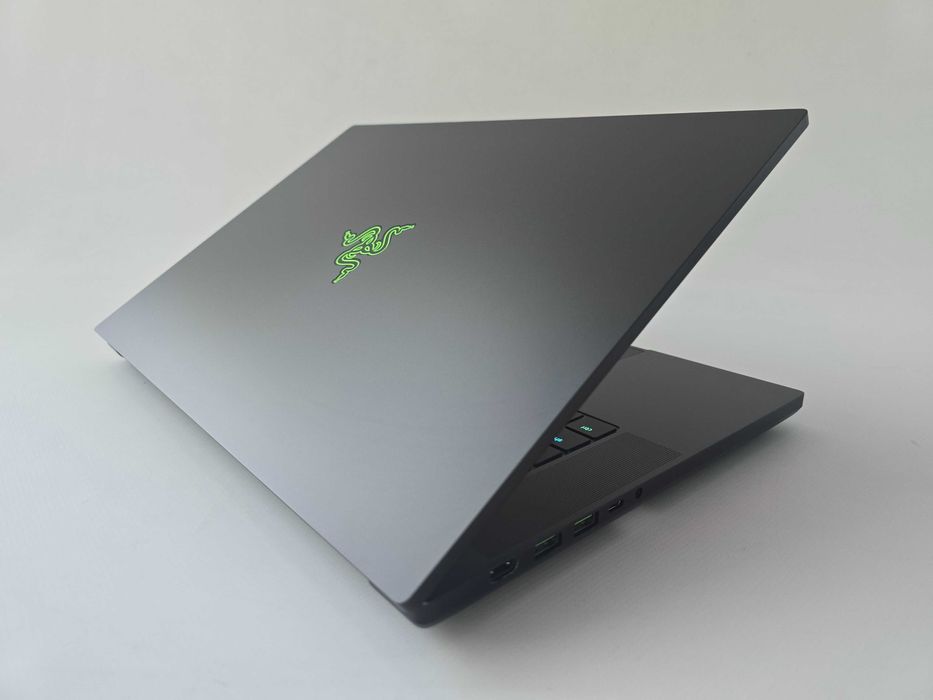 Razer Blade 16 (2023) I9 13950HX/RTX 4080/RAM 32GB/SSD 1TB/Mini-LED