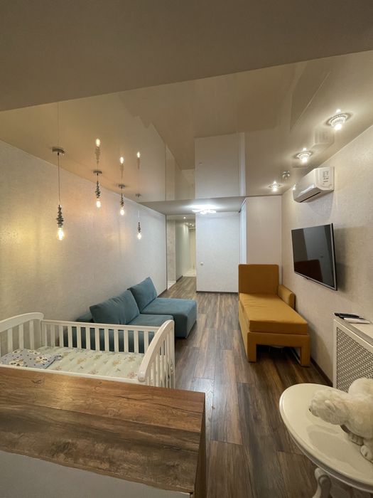 Одесская Однокомнатная квартира 38 м2 улучшенной планировки