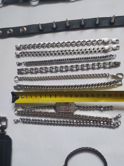 Браслети з шипами різної сталі