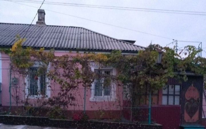 Продам пів будинку