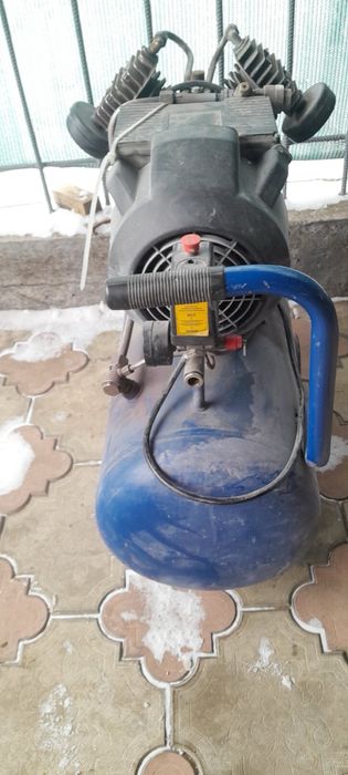 Компрессор двухцилинровый маслянный EVO 50л 2.2квт