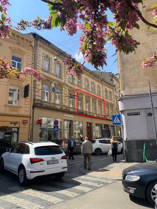 Продаж житлової квартири по вул. Гнатюка центр міста.