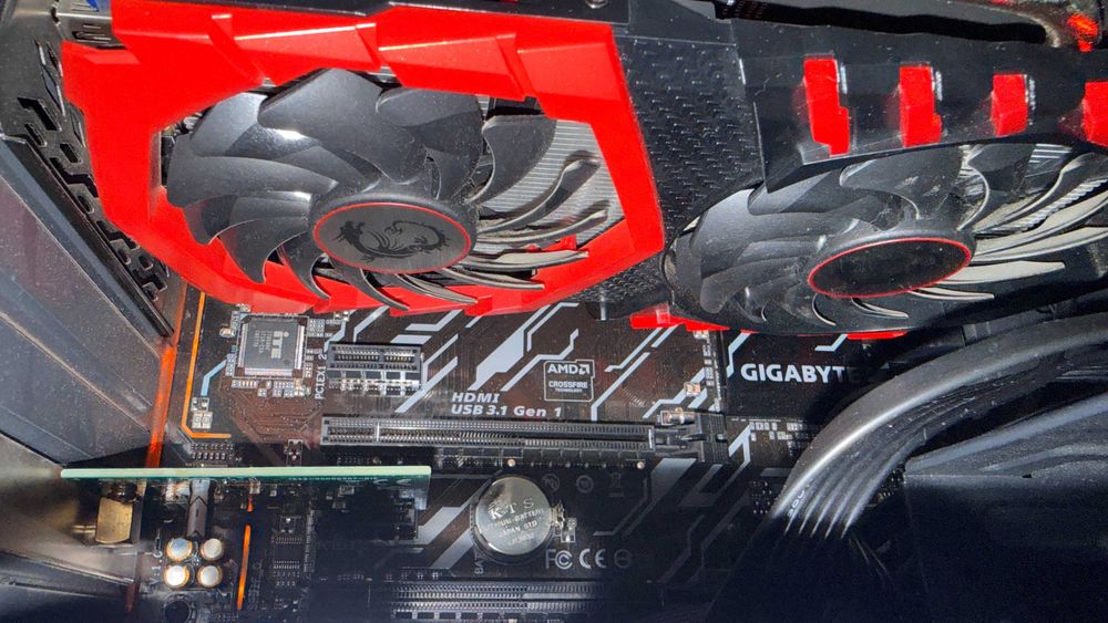 Komputer gamingowy Intel Core i3 8350K 4-rdzeniowy 8GB RAM, monitor