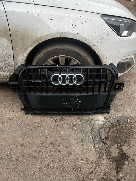 Радіаторна решотка. Ауді ку3. Ауди q3. Решітка