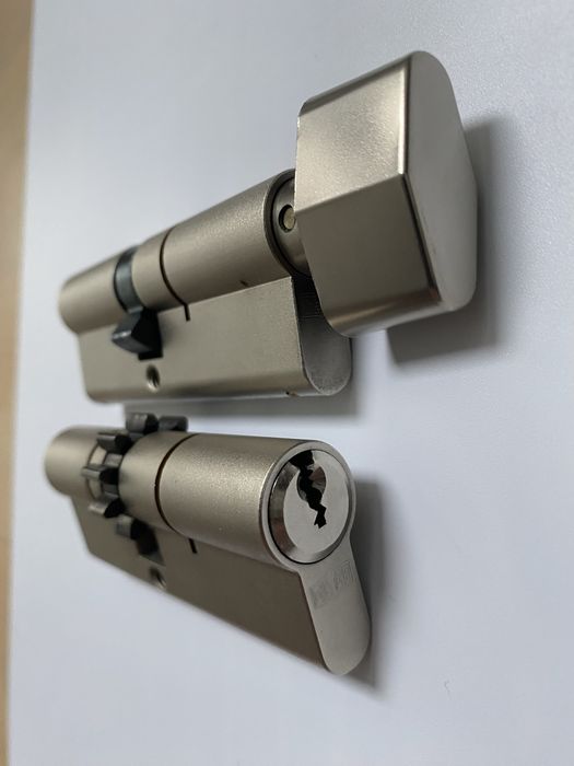 Wkladki drzwiowe Dormakaba 45G/35 + 45/35 jeden klucz