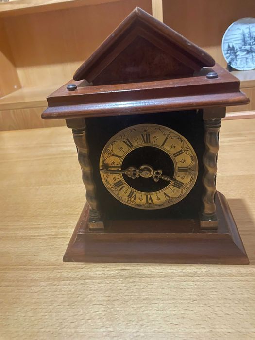 Conjunto de 2 Relógios de Mesa em Madeira – Seiko + Estilo Clássico