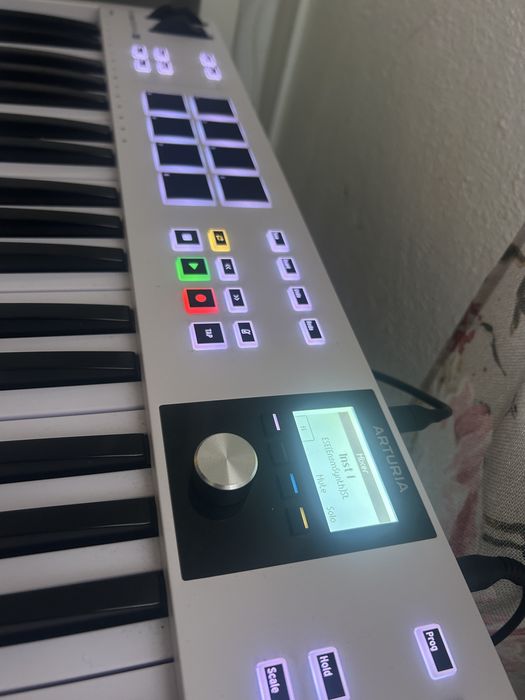 Arturia KeyLab Essential 61 Mk3 + Pedal + Suporte