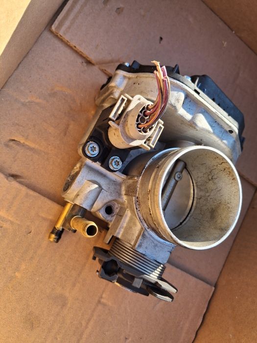 Przepustnica GOLF 4 , stan bdb