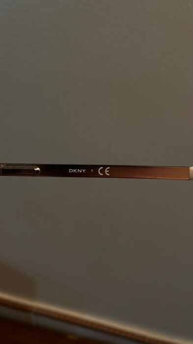 Óculos de sol usados DKNY