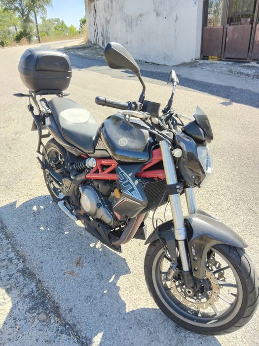 Benelli Bn302 Vermelha e Preta