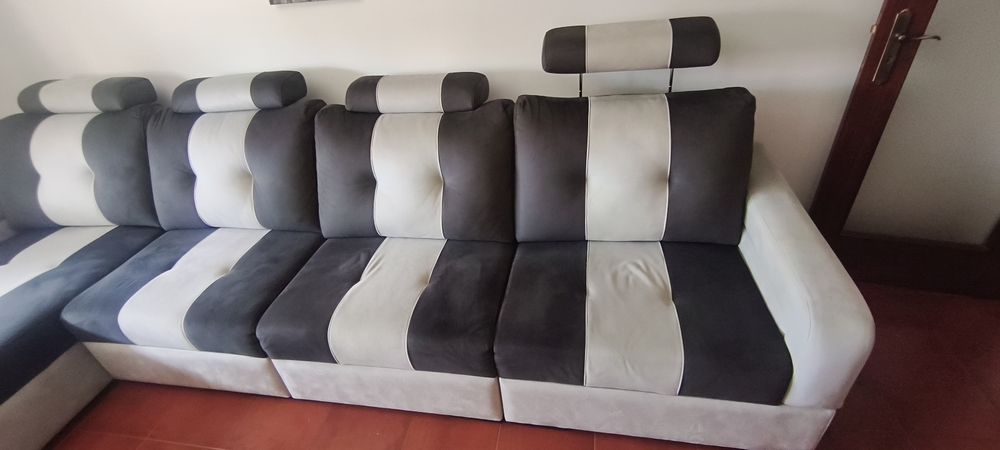 Sofá com chaise longue + puff