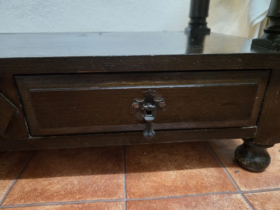 Mesa de apoio antiga em madeira