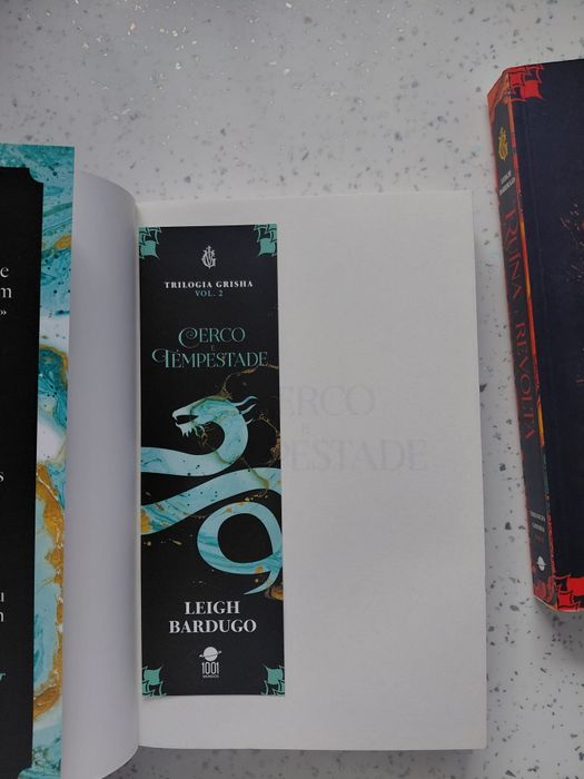 Livros trilogia sombra e ossos grisha