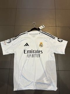 Koszulka Real Madryt z i UEFA i z nazwis kiem