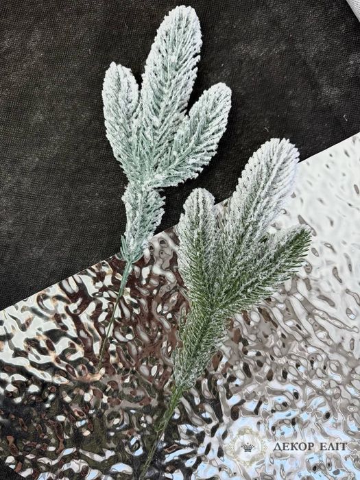 Хвоя штучна засніжена, звичайна